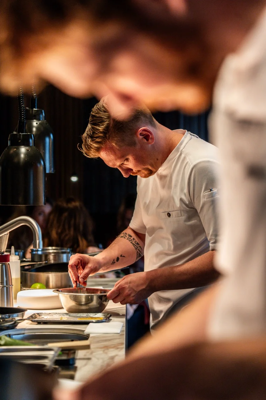 17 RESTAURANT ODE - 00001 Large